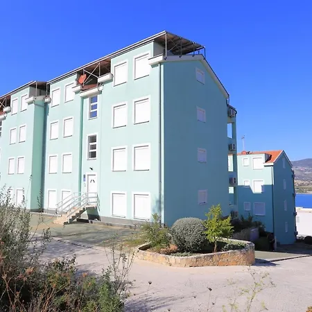 With A Swimming Pool Mastrinka, Ciovo - 11717 Apartment *
